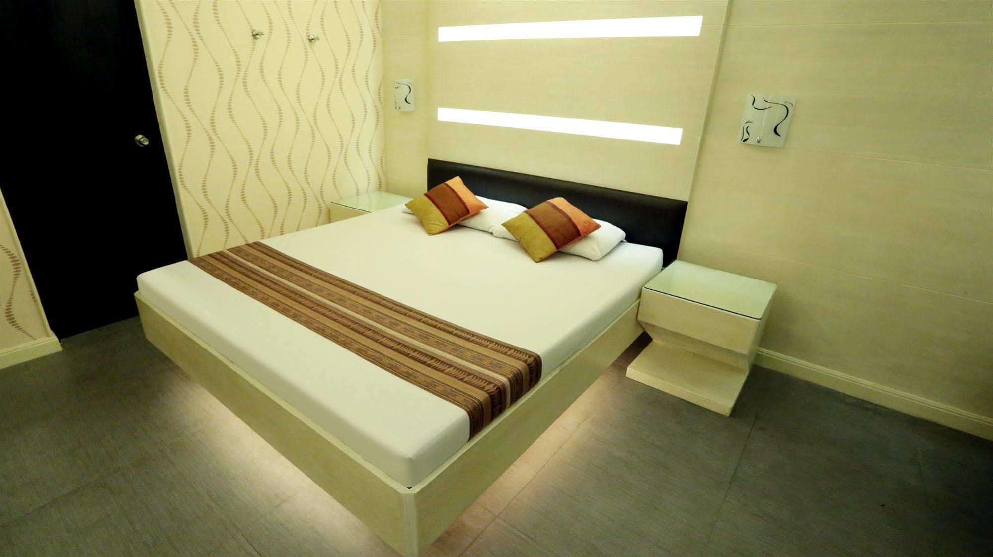 Hotel 2016 Манила Экстерьер фото