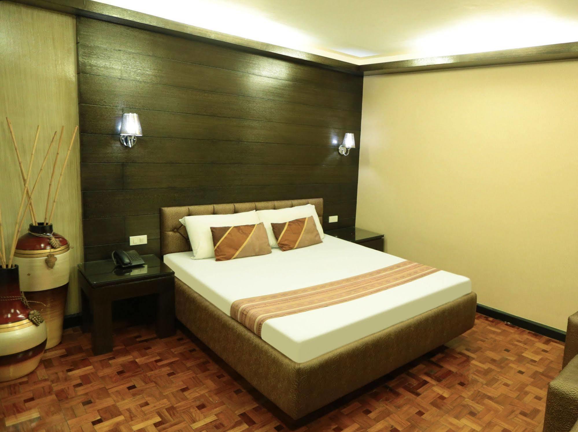 Hotel 2016 Манила Экстерьер фото